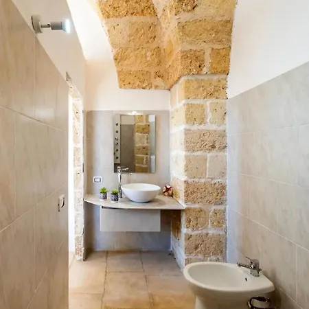 Charme Palace Salento Wifi, Ac, Jacuzzi Apartment